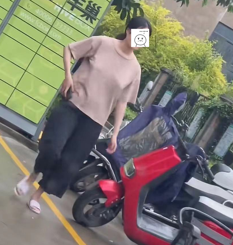 真空下樓取快遞被C嗯啊