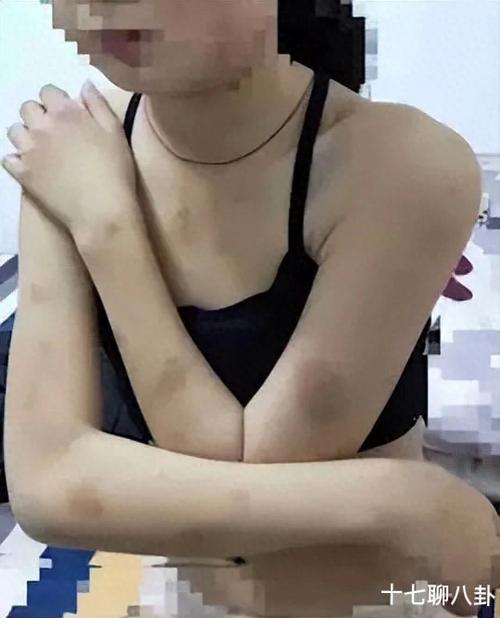 女學生被-c-扒衣服英文網(wǎng)站