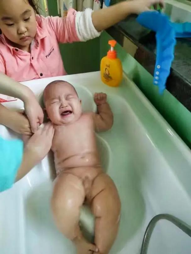 寶貝腿抬起來HH