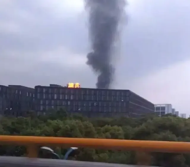 _墨不逆偷電導致網易機房斷電？官方回應：正在搶修_墨不逆偷電導致網易機房斷電？官方回應：正在搶修